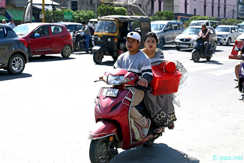 Ningols on the way to her mapam lamdam on the occassion of Ningol Chakkouba at Imphal :: 23rd October 2025