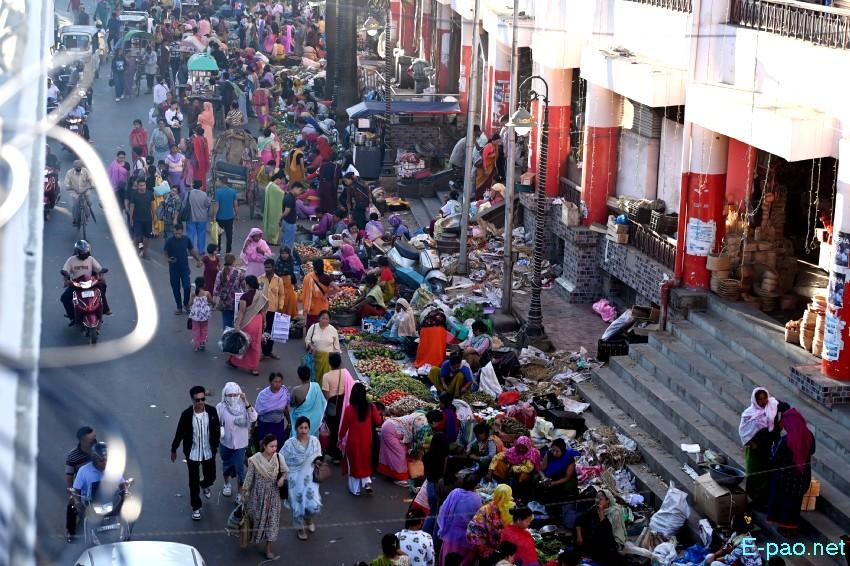 Ningol Chakkouba Shopping :: A very crowded scene at Ema Keithel, Imphal :: October 22nd 2025