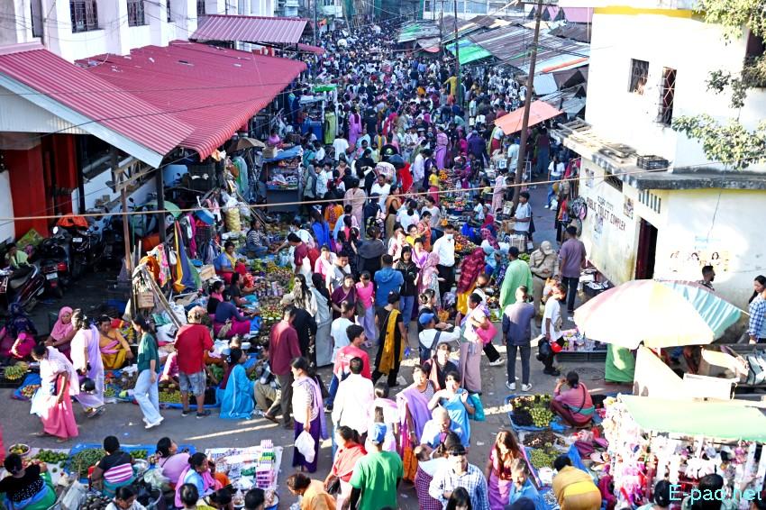 Ningol Chakkouba Shopping :: A very crowded scene at Ema Keithel, Imphal :: October 22nd 2025
