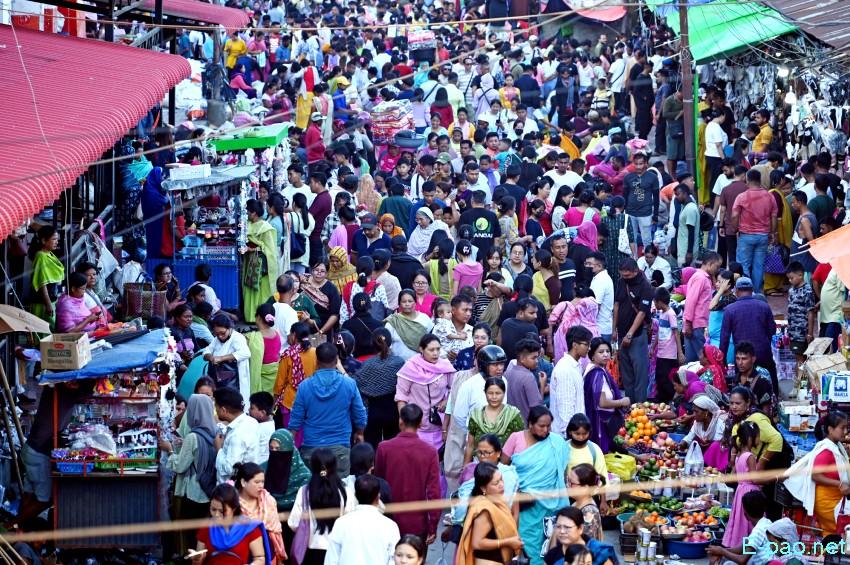 Ningol Chakkouba Shopping :: A very crowded scene at Ema Keithel, Imphal :: October 22nd 2025