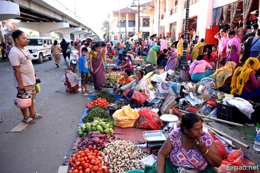 Ningol Chakkouba Shopping :: A very crowded scene at Ema Keithel, Imphal :: October 22nd 2025