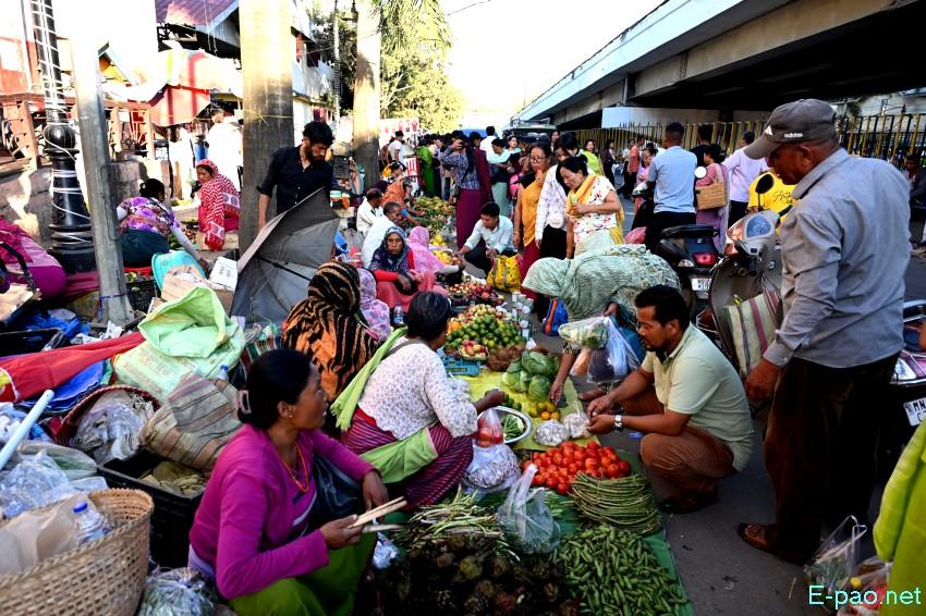 Ningol Chakkouba Shopping :: A very crowded scene at Ema Keithel, Imphal :: October 22nd 2025