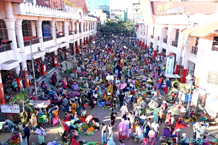 Ningol Chakkouba Shopping :: A very crowded scene at Ema Keithel, Imphal :: October 22nd 2025