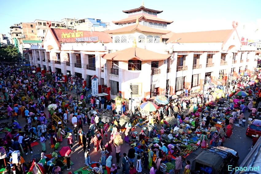 Ningol Chakkouba Shopping :: A very crowded scene at Ema Keithel, Imphal :: October 22nd 2025