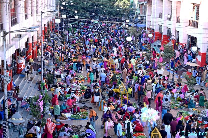 Ningol Chakkouba Shopping :: A very crowded scene at Ema Keithel, Imphal :: October 22nd 2025
