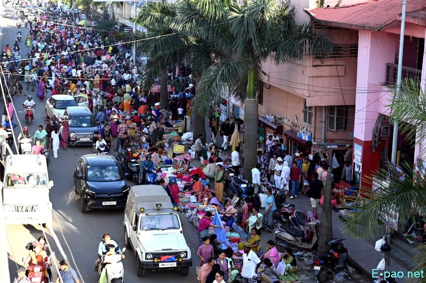 Ningol Chakkouba Shopping :: A very crowded scene at Ema Keithel, Imphal :: October 22nd 2025
