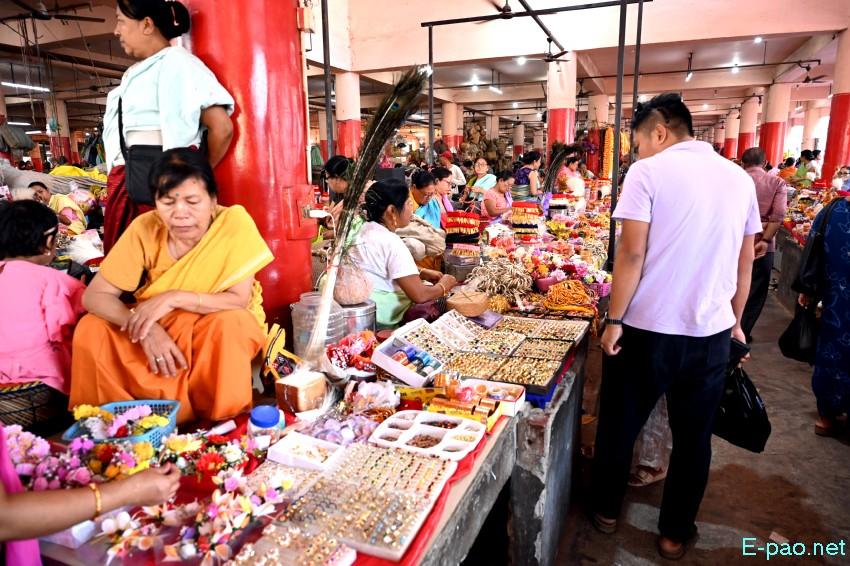 Ningol Chakkouba Shopping :: A very crowded scene at Ema Keithel, Imphal :: October 22nd 2025