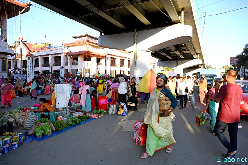 Ningol Chakkouba Shopping :: A very crowded scene at Ema Keithel, Imphal :: October 22nd 2025