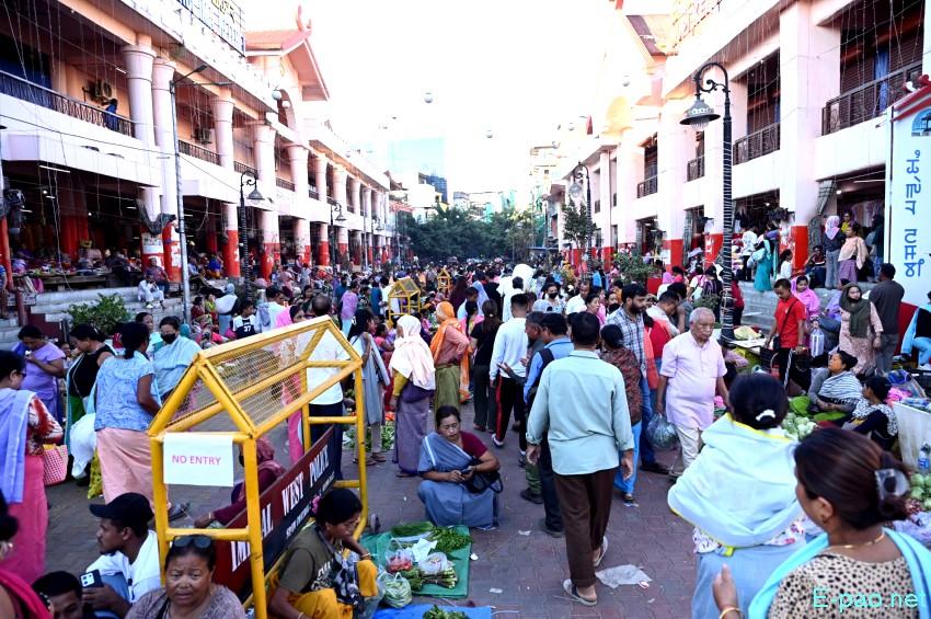 Ningol Chakkouba Shopping :: A very crowded scene at Ema Keithel, Imphal :: October 22nd 2025