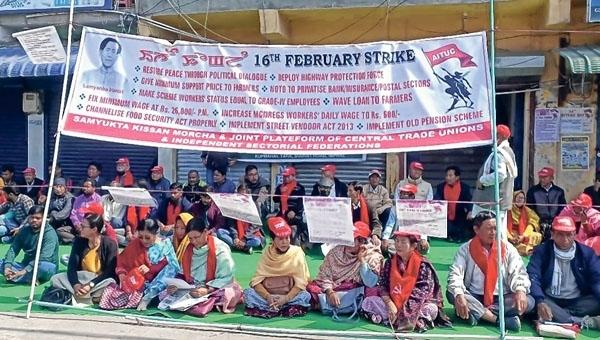 AITUC Manipur joins Nationwide protest, 'Grameen Bandh'