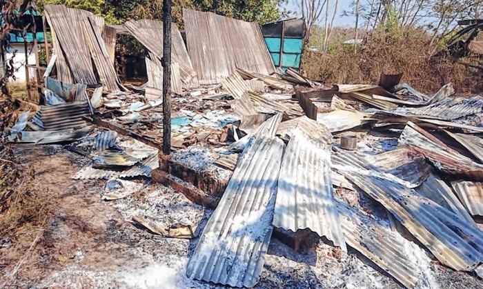 Suspected Kuki militants burn down Meitei houses