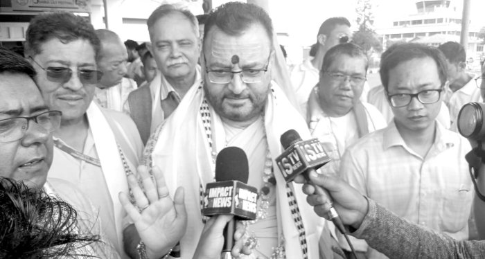 Shankaracharya Swami Amritananda arrives in state