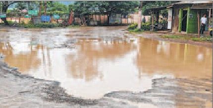 Potholes decorate Thangmeiband-Langol Road