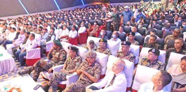Governor salutes Kargil War heroes; highlights initiative for peace