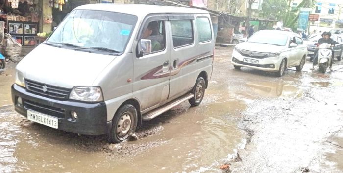 Potholed Uripok-RIMS Road puts many at risk