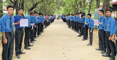 Students come out to back teachers on strike