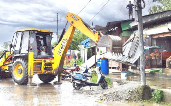 Illegal roadside occupants evicted in IW