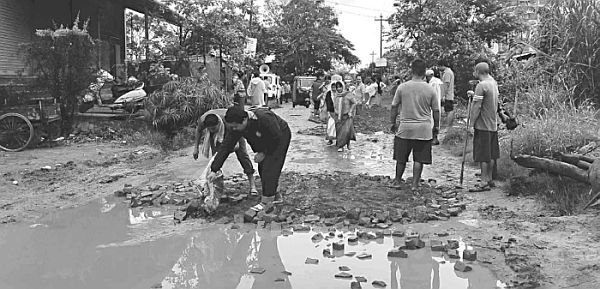 Public pool money to repair Kakching-Irengband road