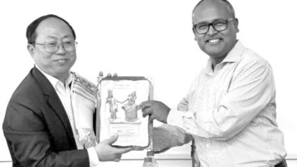IBSD felicitates UNACCO MD Irabanta at GU