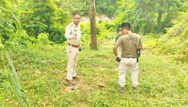 15 border fencing posts stolen from near AR camp: Authorities