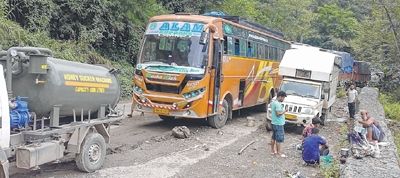 UNC's trade embargo comes into force, vehicles sent back from Mao Gate