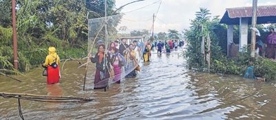 Other side of flood : Many come out to fish