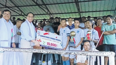Football: TYDA lift trophy
