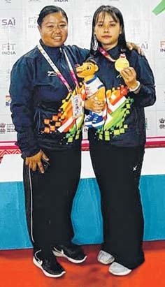 Waikhom Sonia clinches fencing gold at MUG 2024-25