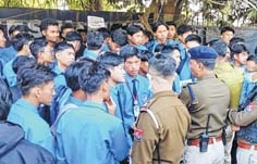 Students march to Raj Bhavan, submit memo