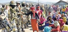 IDPs' homeward march turns violent, 7 hurt
