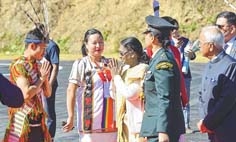 Murmu reaches out to Senapati with development projects
