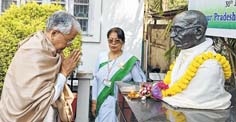 MPCC lines up to salute Gandhi