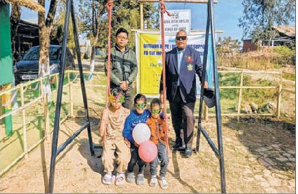 Trust hands over looms, swing to IDPs at Akampat