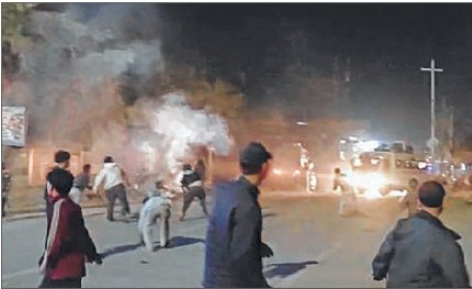 Mob takes stand against Govt formation to the streets with violence