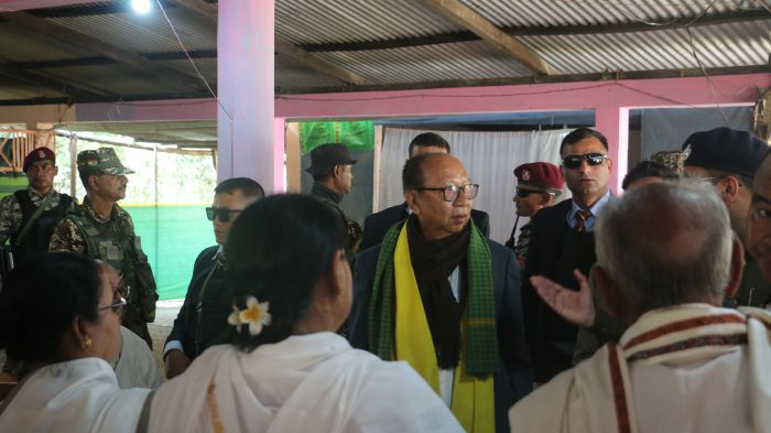CM interacts with Meitei, Hmar IDPs at Jiri