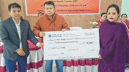 MLA hands over financial aid to IDPs