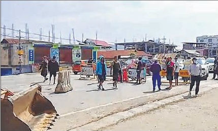 Protesters block CM's route, clash with security forces