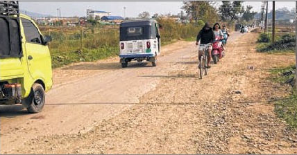 Commuters, residents flag unsafe condition of Old Palace Road