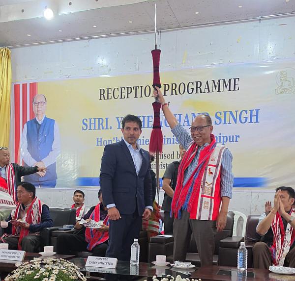 CM visits Ukhrul, interacts with Kuki, Naga villagers