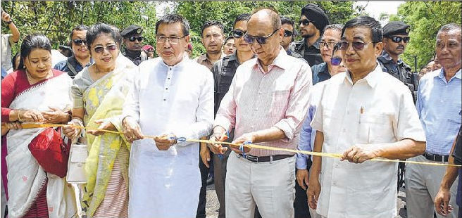 CM advocates dialogue to resolve issues