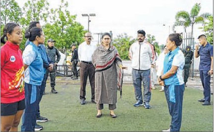 Minister joins athletes during morning fitness session