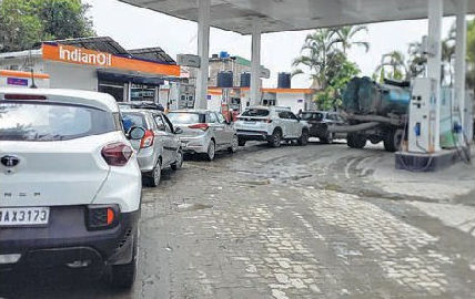 Petrol pumps low on fuel, many queue up outside retail outlets