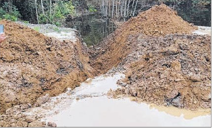 Imphal-Ukhrul highway dug out near Shangkai village