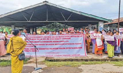 Sit-ins demand removal of Central forces