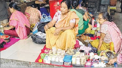 Small denomination notes : Sellers step in to make up for shortage