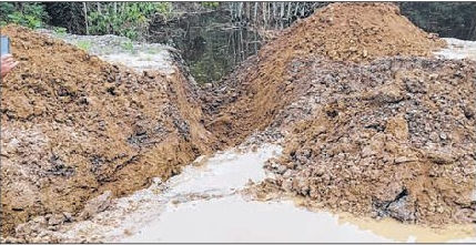 Digging up Imphal-Ukhrul road : TNL points at Shangkai Kukis