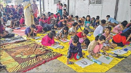 Fine Arts workshop / painting competition held for IDP students at Kwakta relief camp