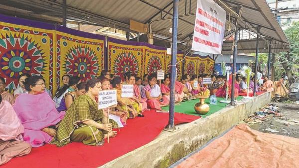 Protest staged against bomb threat
