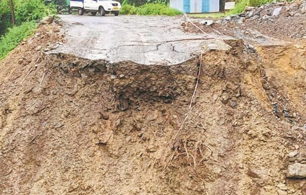 Imphal-Toloi-Ukhrul road cut off, road sink on Imphal-Jiribam line repaired