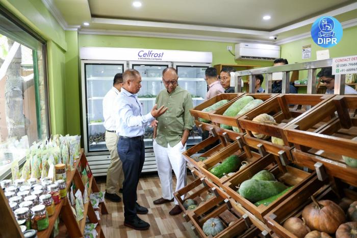 CM flags off fertilizer trucks, launches organic fertilizer